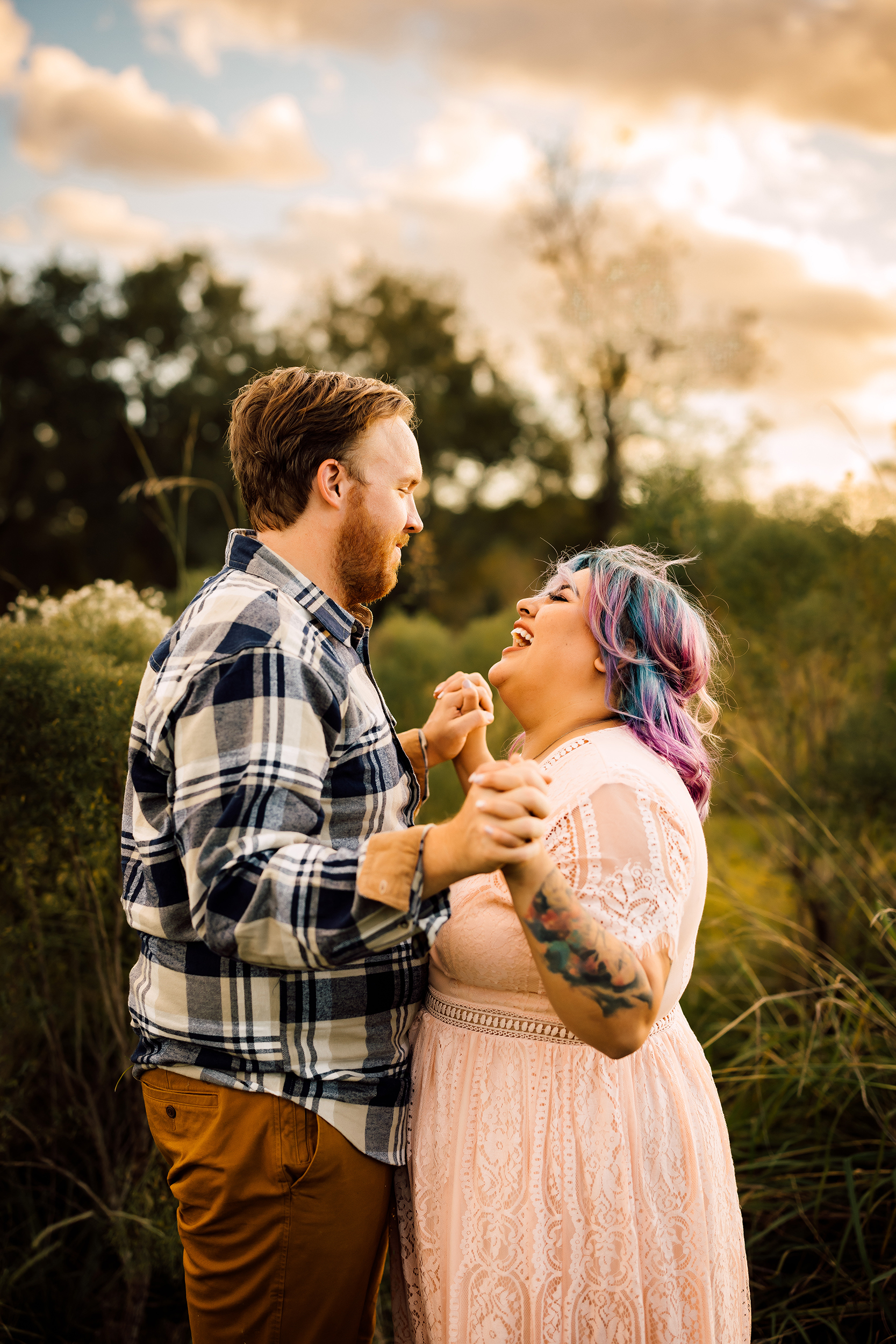 Best Natural Engagement Photo Poses & Ideas - Keri Calabrese Photography